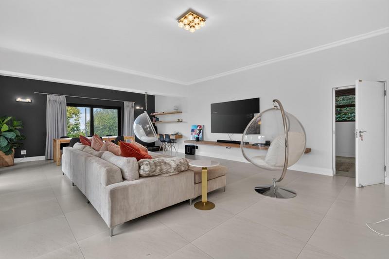 6 Bedroom Property for Sale in Constantia Upper Western Cape